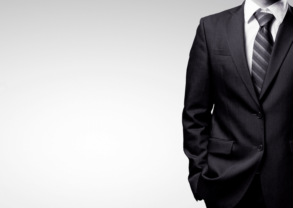 Пиджак на черном фоне