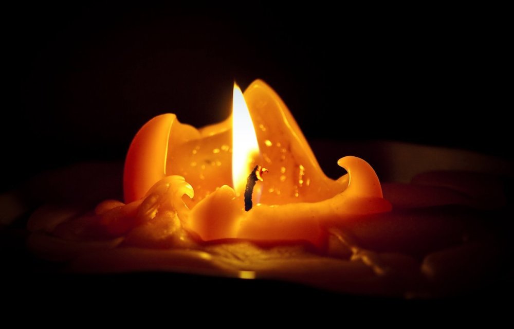 Свеча в руках