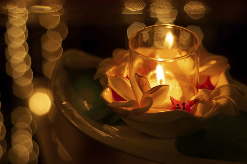 Свеча в ладонях