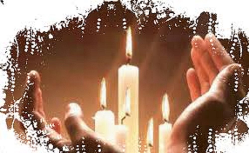 Человек со свечой в руках