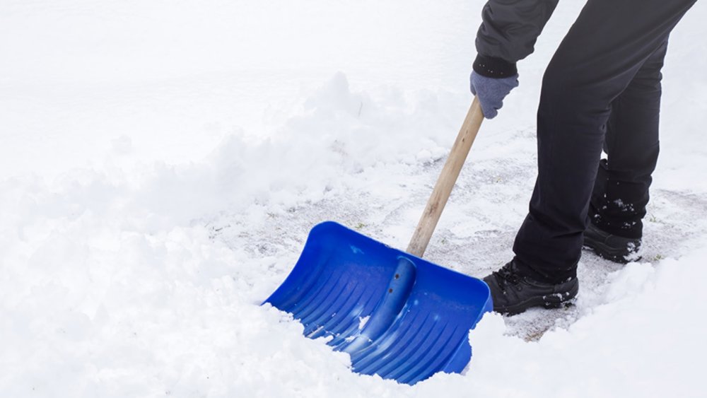 Fiskars лопата для снега реклама