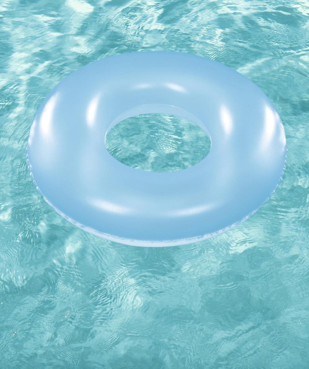 Ребенок в бассейне вид сверху