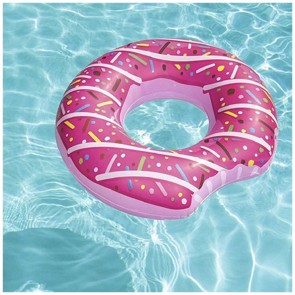 Человек в бассейне вид сверху