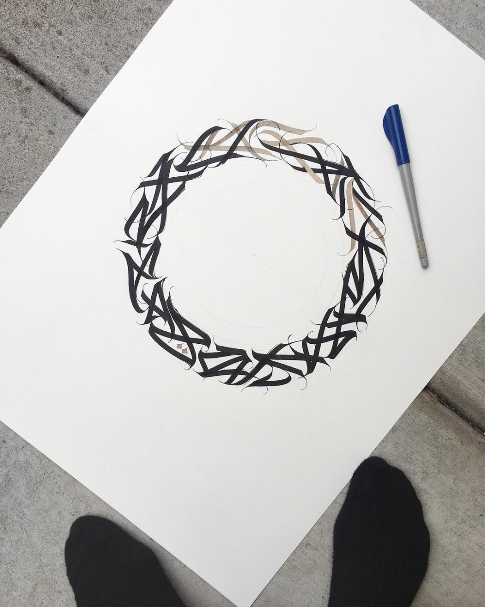 Каллиграфический круг тату