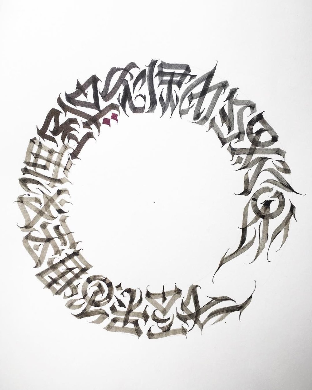 Круговая Готическая каллиграфия