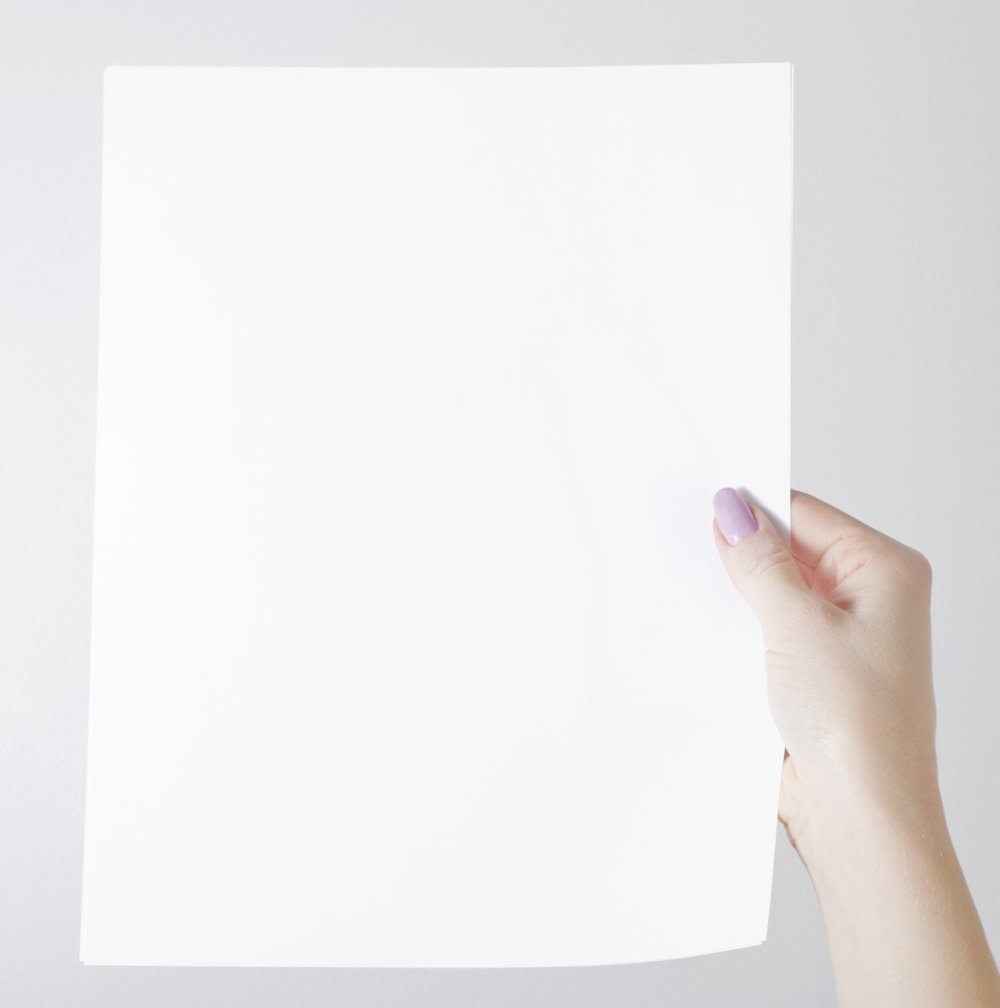 Белый лист в руках