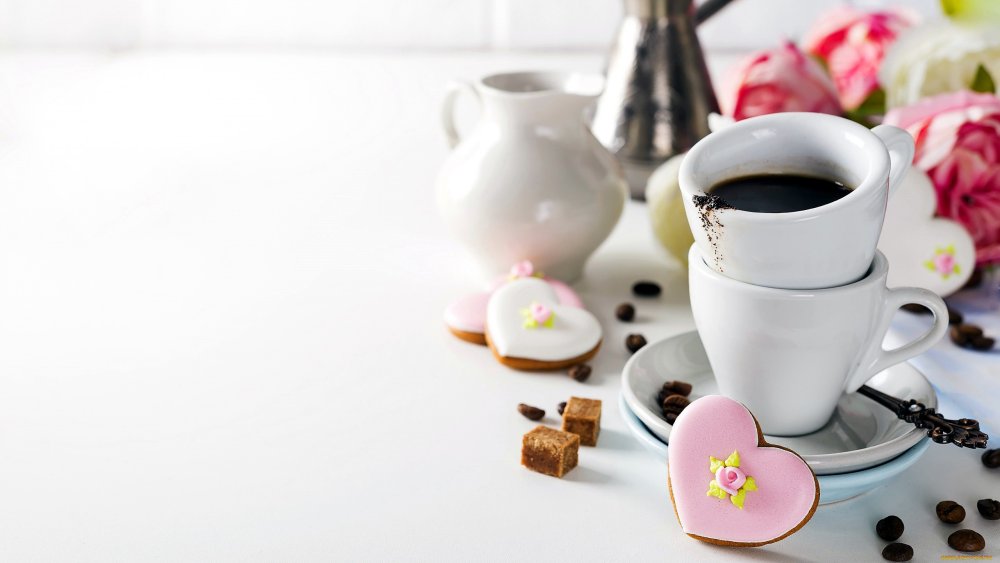 Цветы на столе сверху