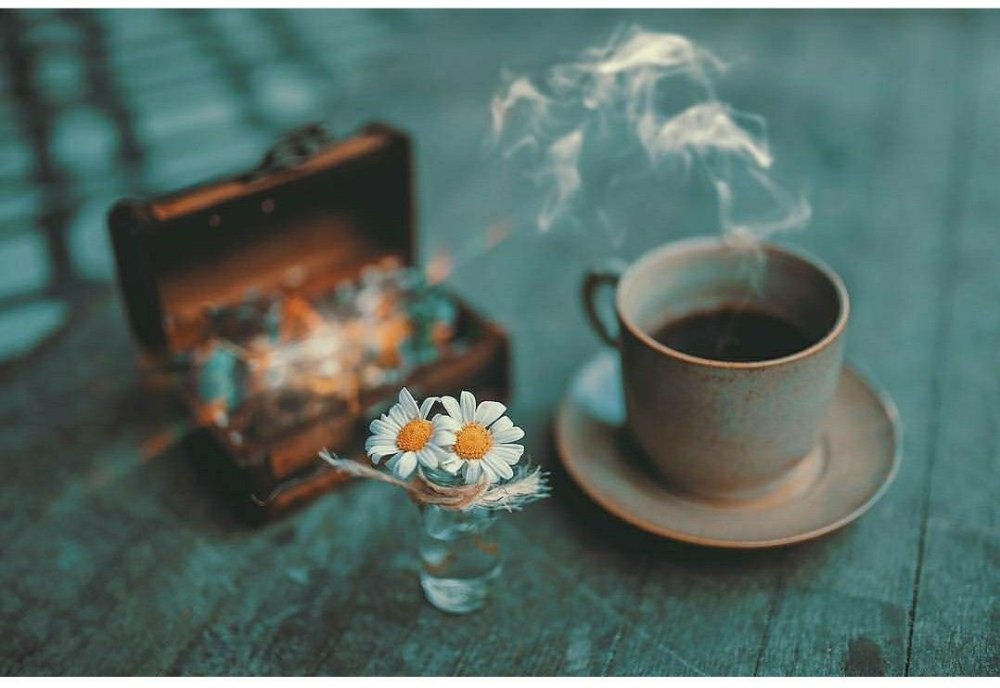 Кофе с круассаном фон