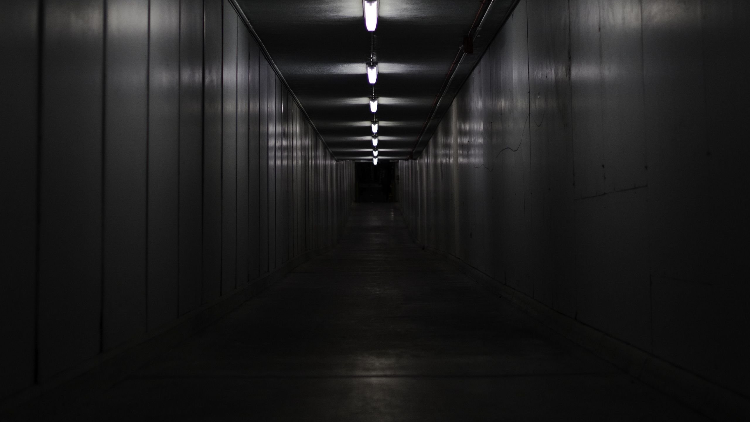 Dark rooms 3. Темное помещение. Страшный коридор. Пустой коридор. Темный коридор.