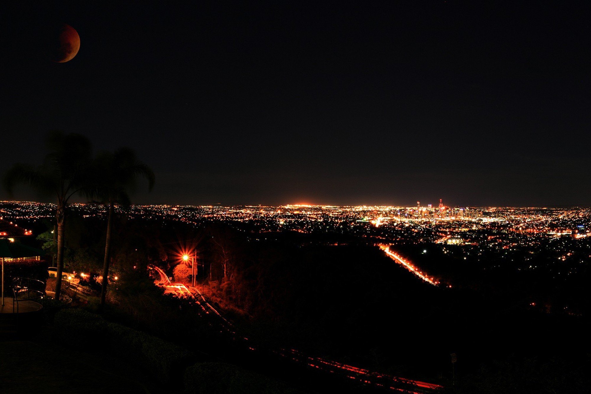 Ночь переслала. Лос Анджелес атмосфера. Лос Анджелес Луна. Лос Анджелес ночью. Ночной Лос Анджелес 1994.