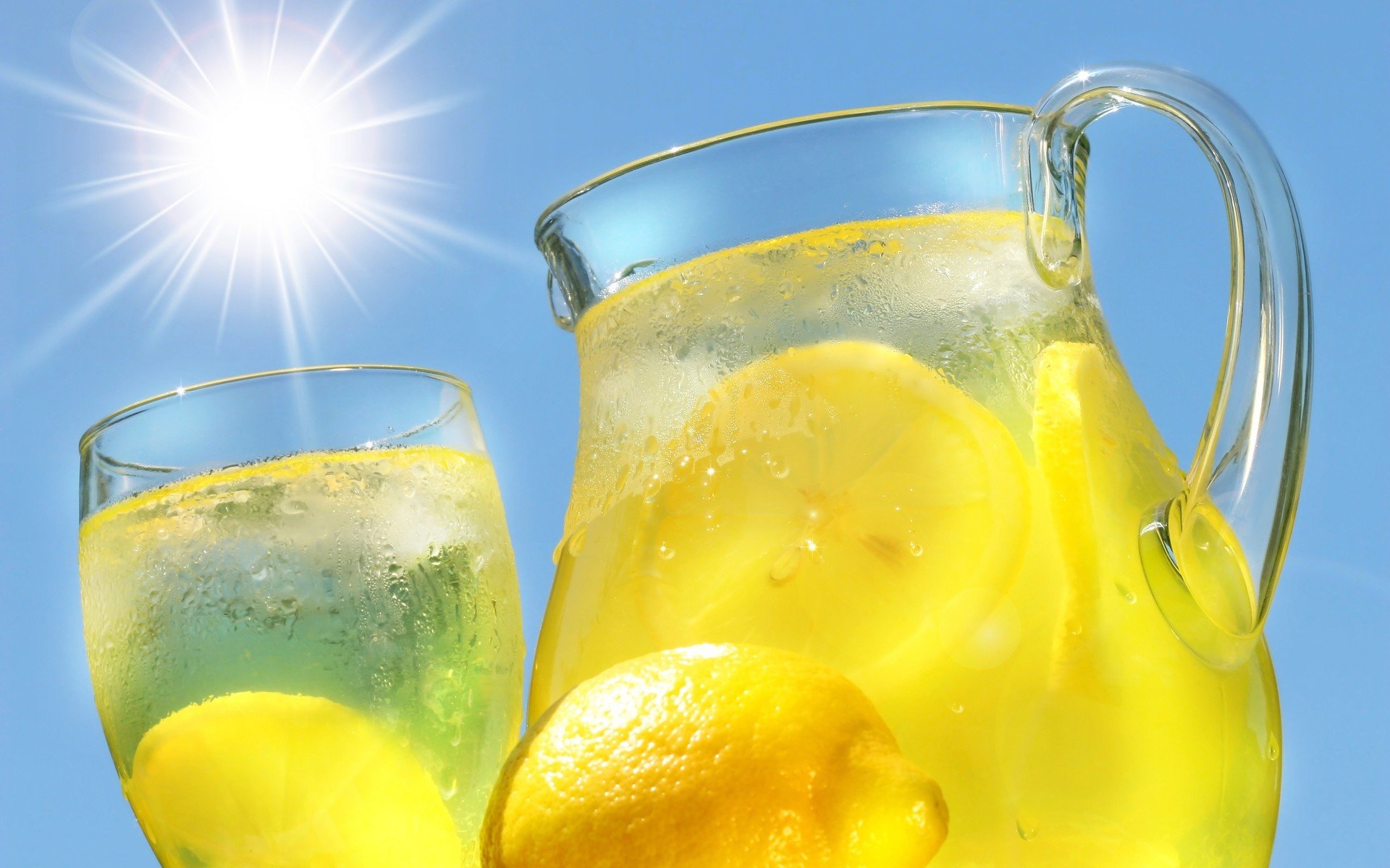 Соки лимонады вода