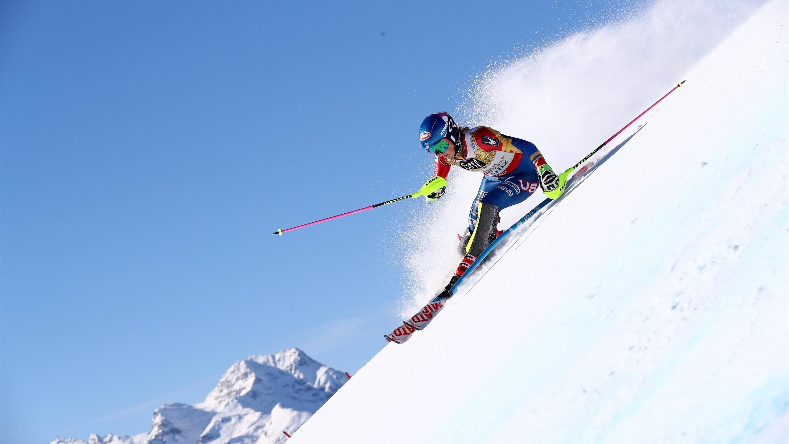 С английского на русский skiing. Горнолыжный спорт. Горные лыжи. Горные лыжи вид спорта. Гоночные горные лыжи.