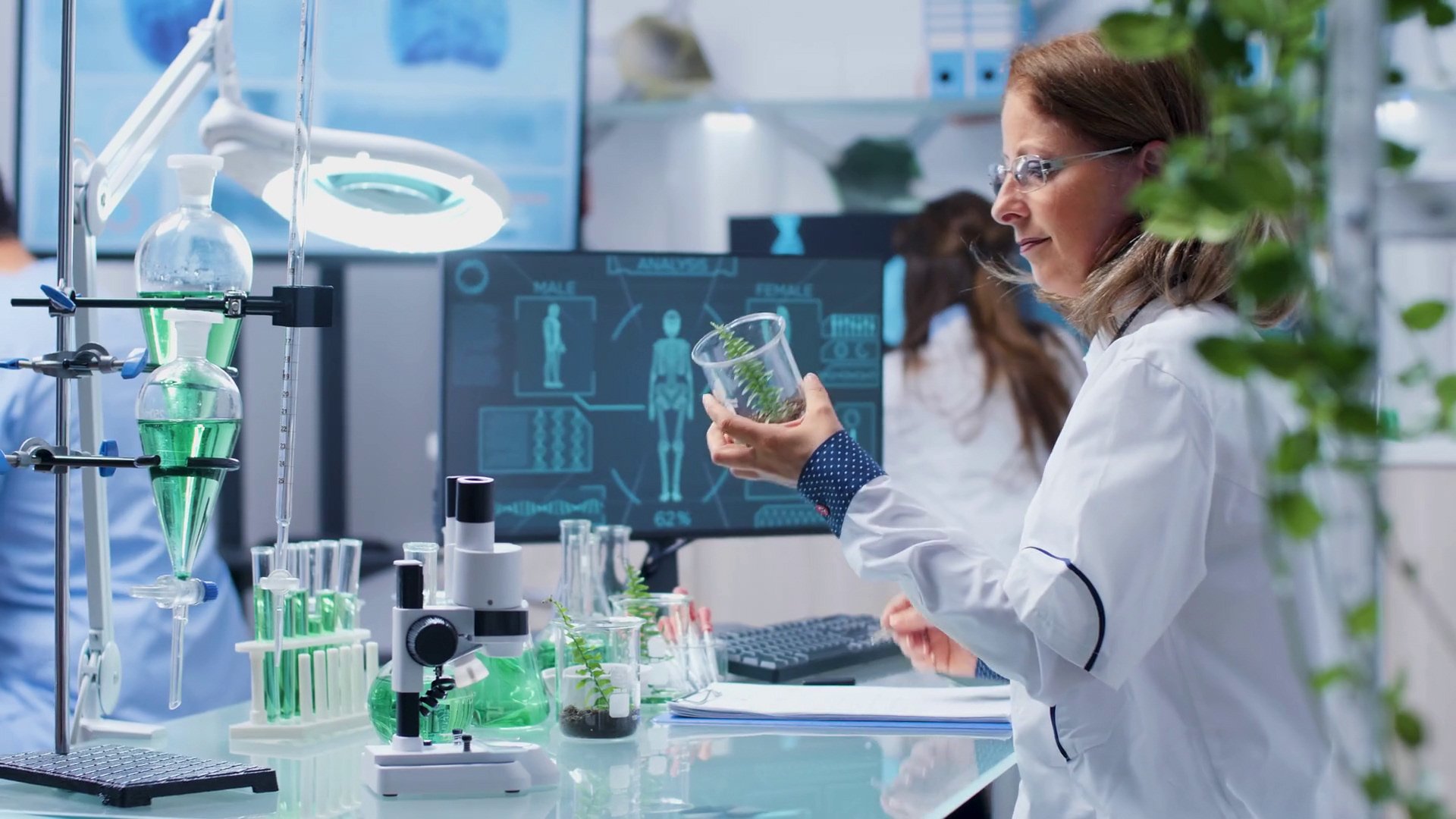Что такое биолог. Лаборатория будущего Обнинск. Химическая лаборатория. Молекулярно биологическая лаборатория. Ученые в лаборатории.