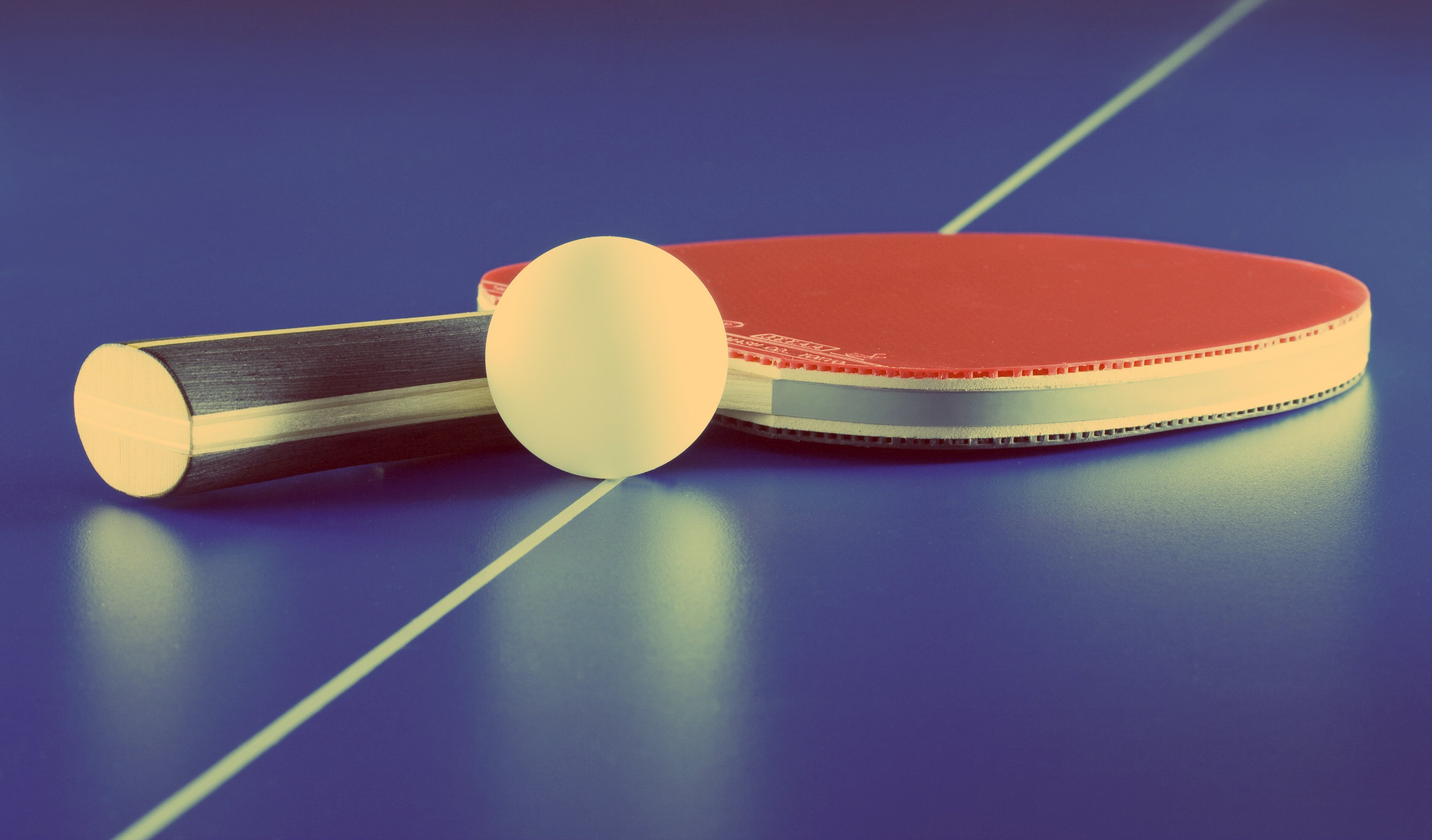 Чем отличается настольный теннис от пинг понга. Настольный теннис. Пинг-понг. Настольный теннис ракетки на столе. Настольный пинг понг.