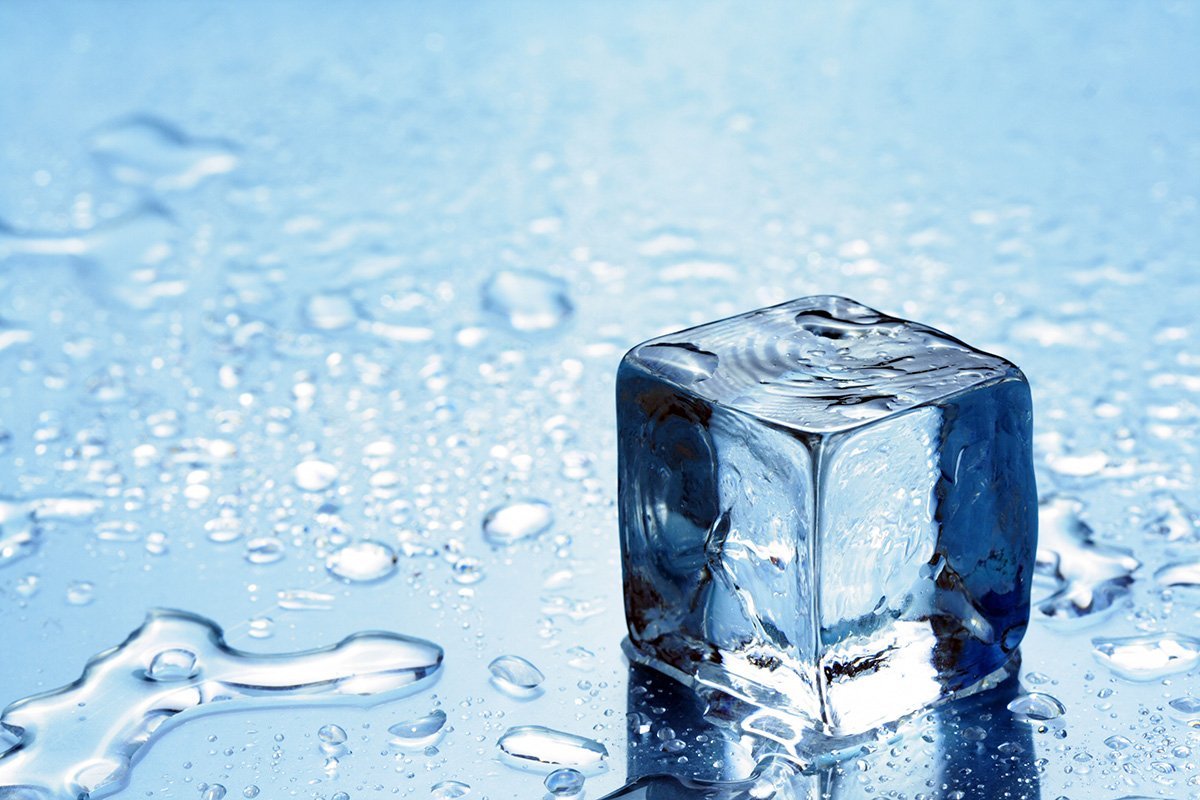 Кубик льда имеющий температуру 0
