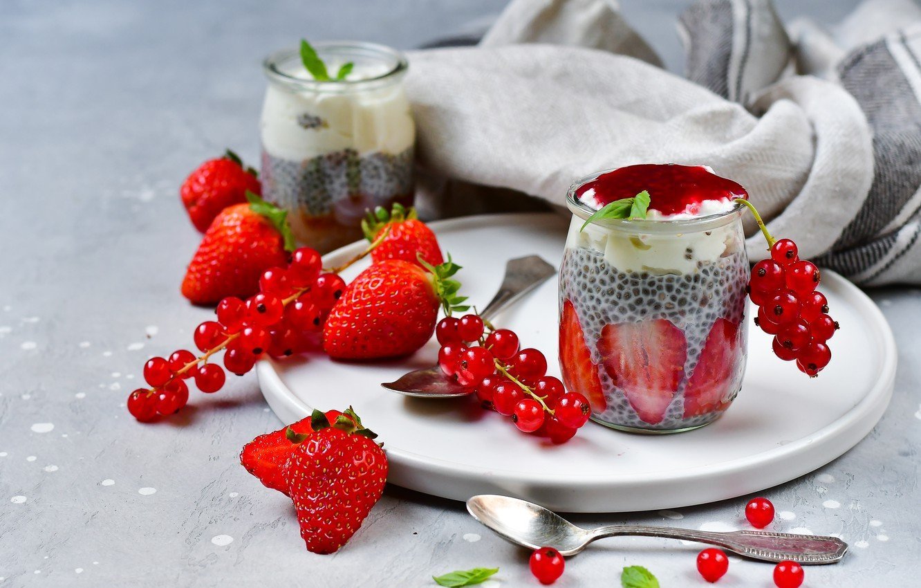 Красивый завтрак с ягодами