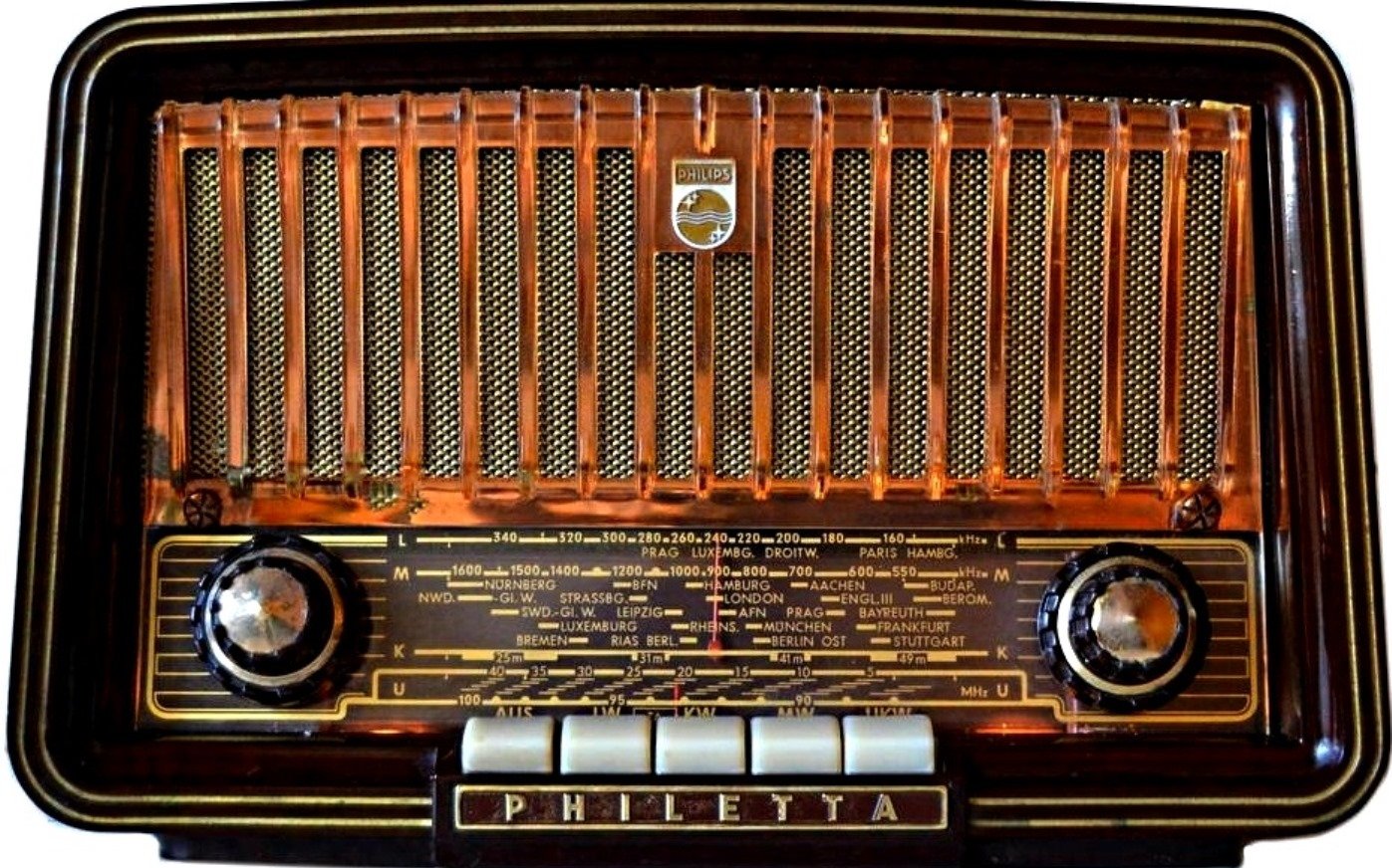 Слушать радио забытое. Старинный радиоприемник. Ретро радиоприемник. Радиоприемник в стиле ретро. Советские радиоприемники.