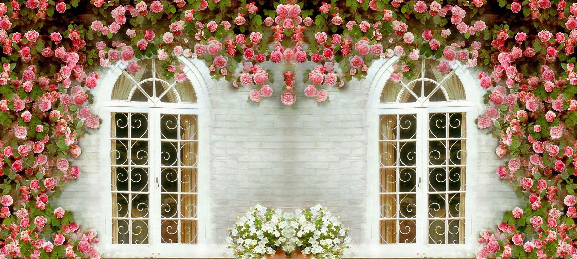 Стена с окном и цветами