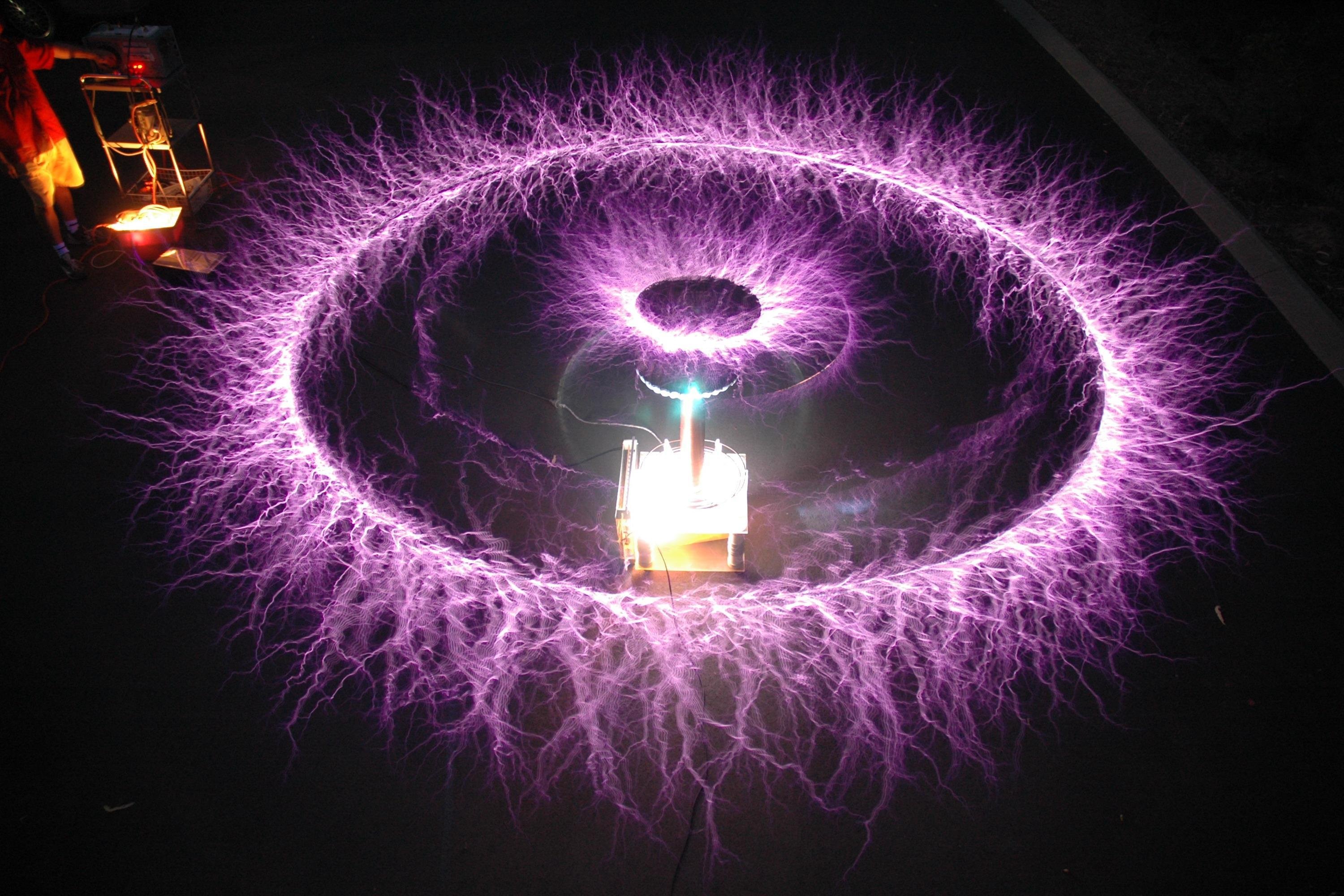 В какую энергию превращается световая энергия. Трансформатор Николы Тесла.