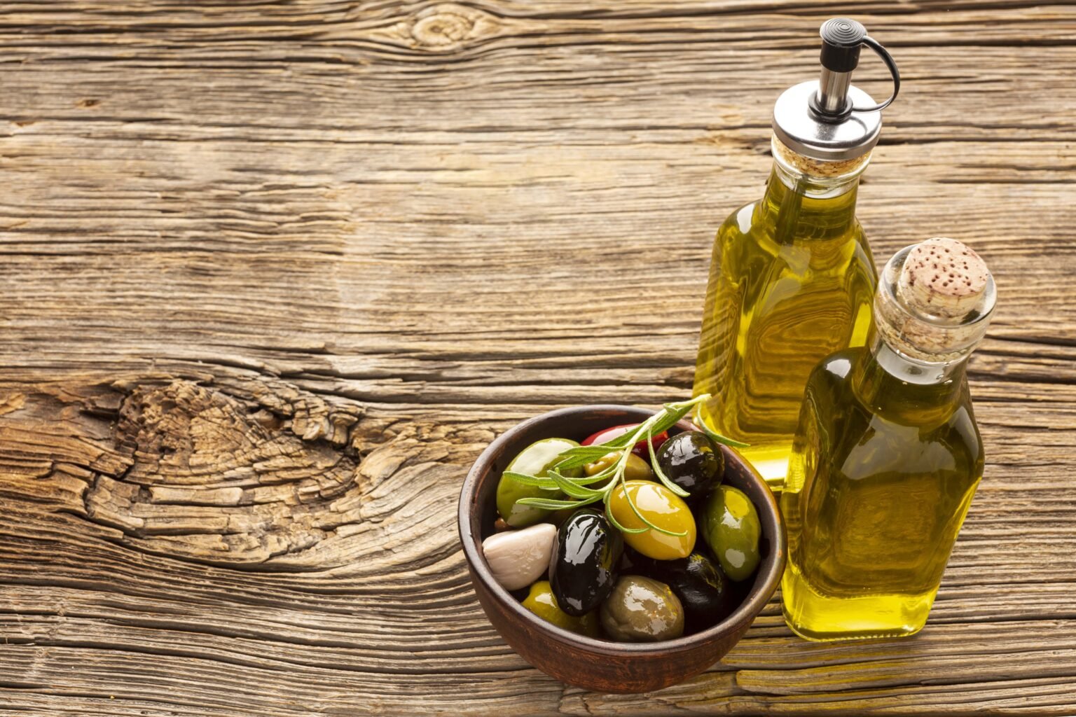 Оливковое масло для мужчин. Оливковое масло. Бутылка оливкового масла. Масло оливы. Оливковое масло Франция.
