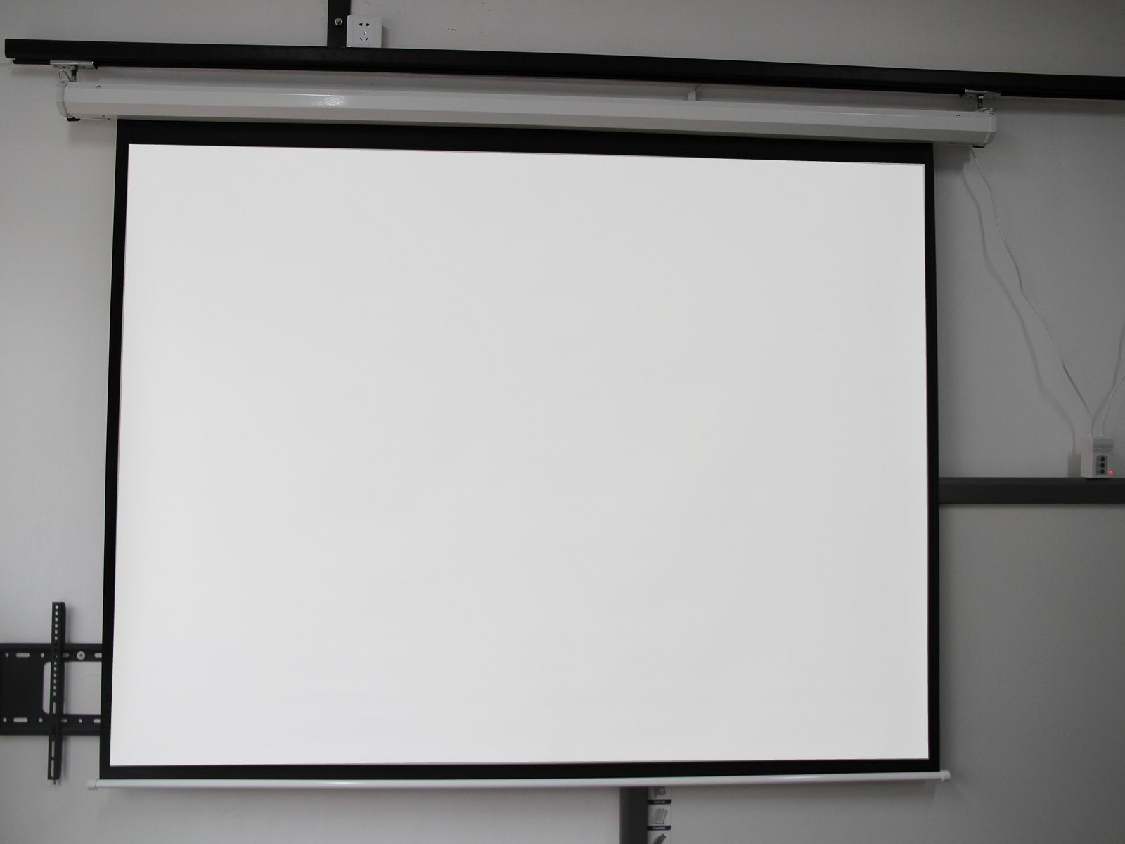Купить экран. Luma Projection Screen экран для проектора ym848221. Экран для проектора 120 дюймов с электроприводом. Экран проектора 250х140. Экран для проектора 3м.