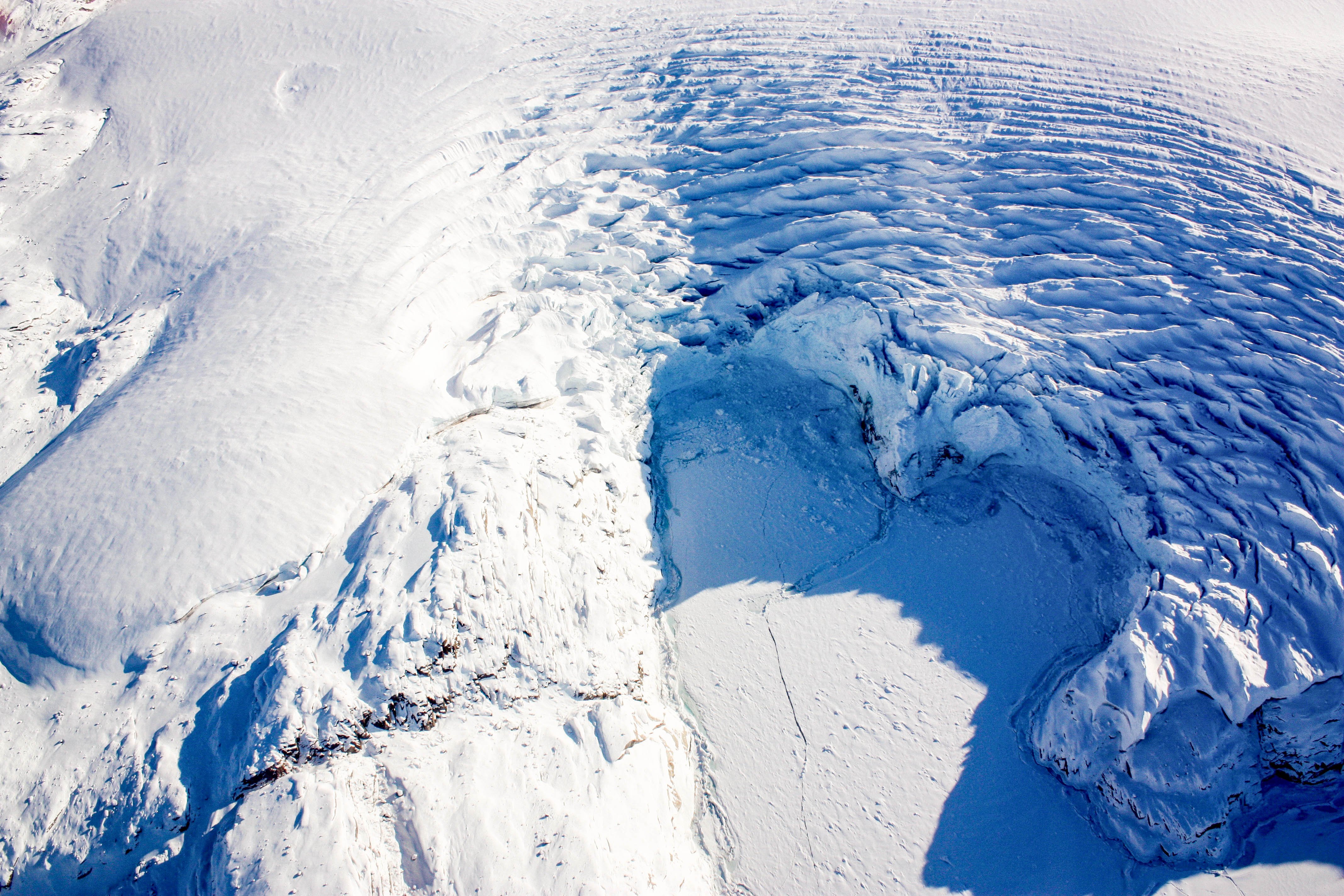 Почему лед назвали льдом. Ледник Антарктида Арктика Гренландия. Впадина Бентли в Антарктиде. Ледяной Покров Антарктиды. Льды Антарктиды.