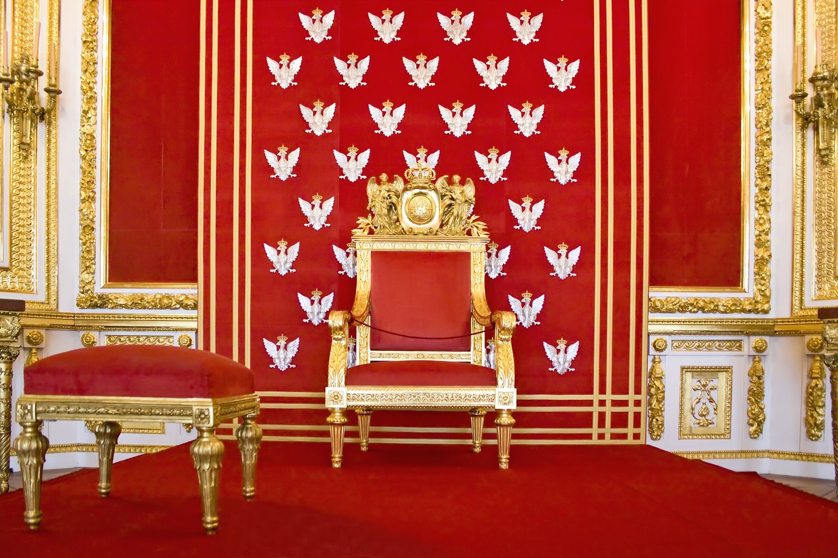 Королевский трон в замке