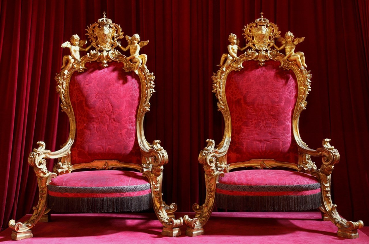 Королевский трон фото
