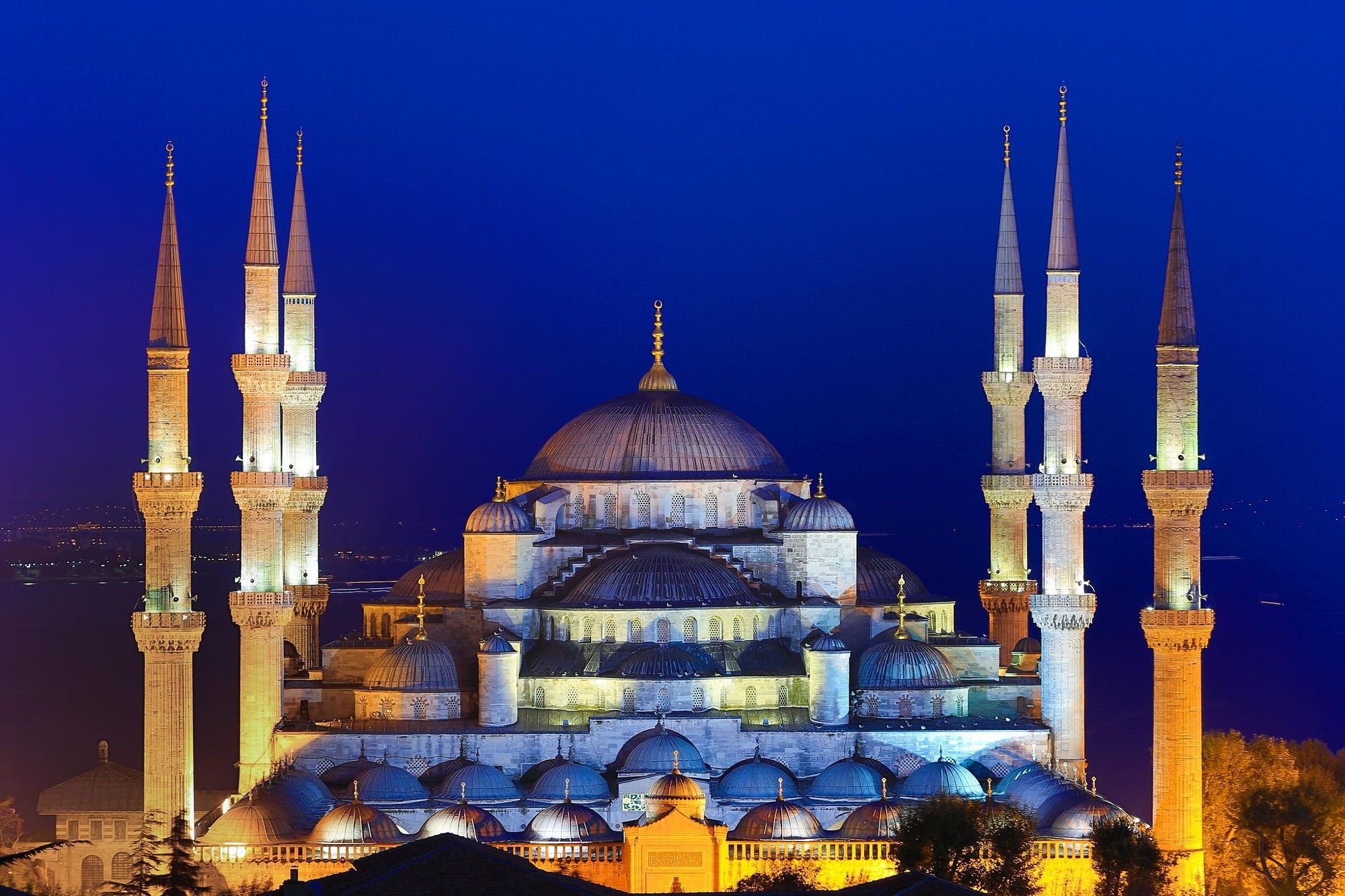 Ураза в стамбуле. Голубая мечеть Турция Стамбул. Турция достопримечательности Стамбула голубая мечеть. Мечеть Султана Ахмеда. Голубая мечеть (мечеть Султанахмет).