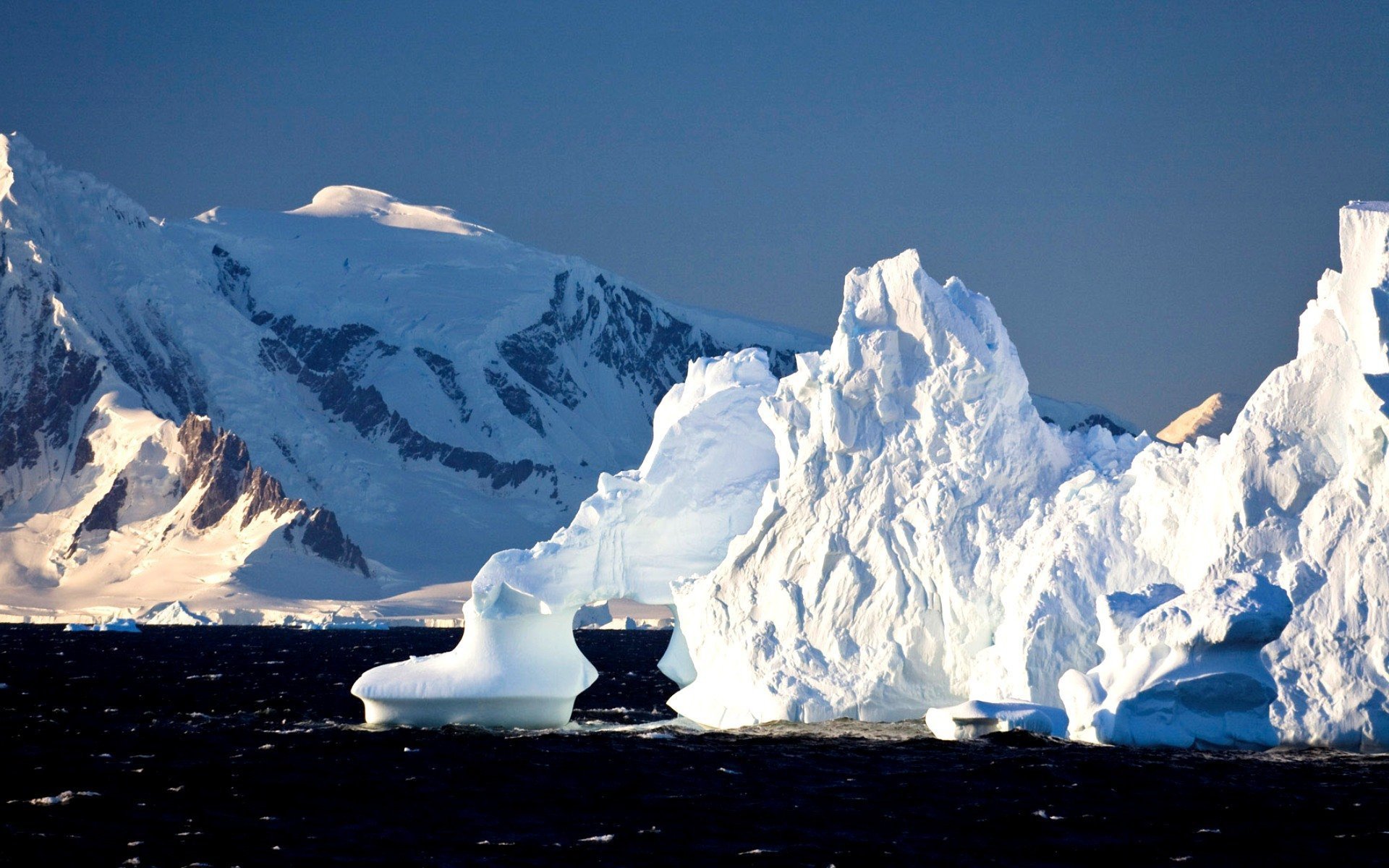 Ледник гидросфера. Ледники айсберги Антарктиды. Арктика Антарктика Антарктида. Айсберг a-68. Земля Франца Иосифа Айсберг.