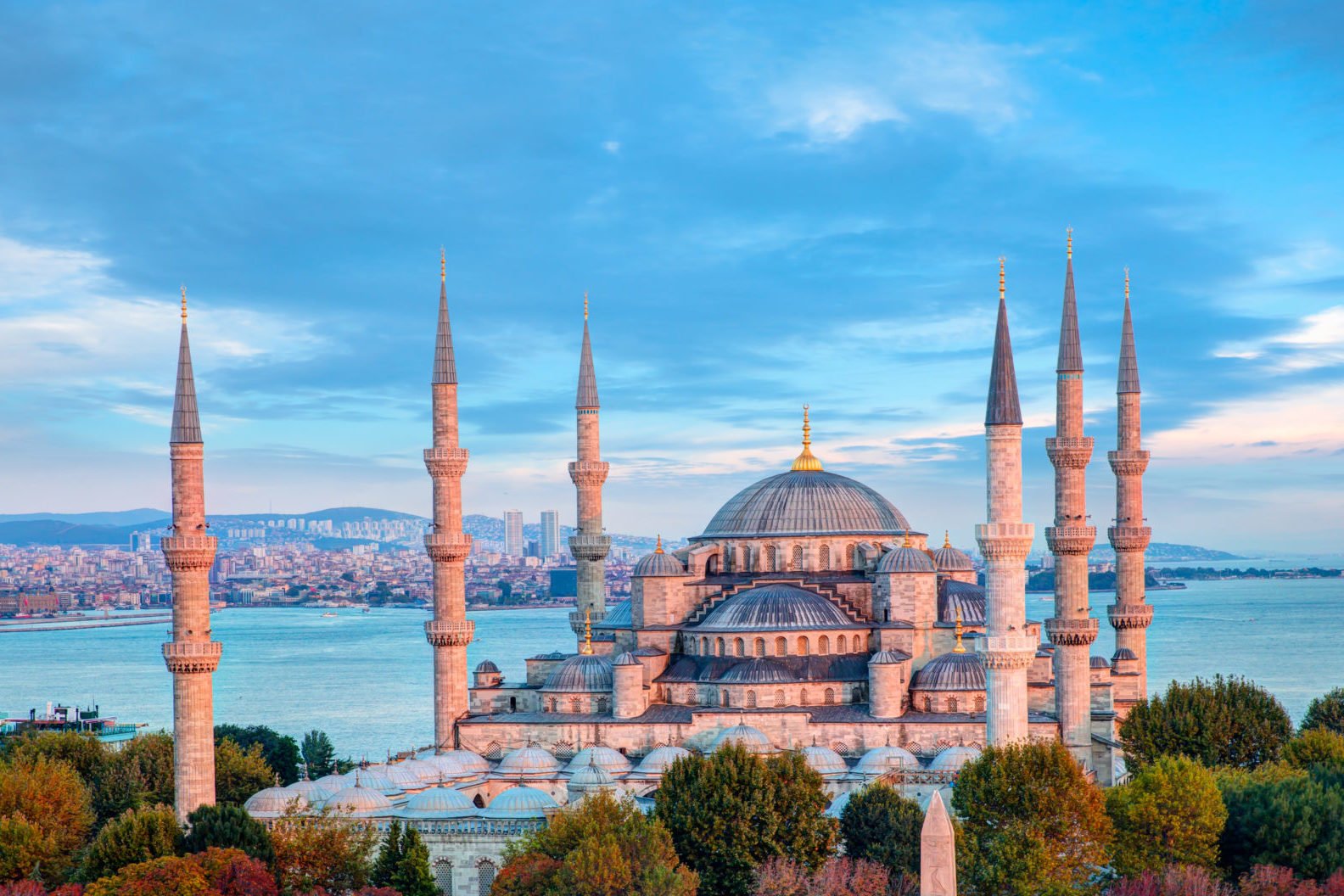 Туры в стамбул на 7. Турция, Стамбул, мечеть Султанахмет. Голубая мечеть Султанахмет Турция Стамбул. Султанахмет Стамбул осень.