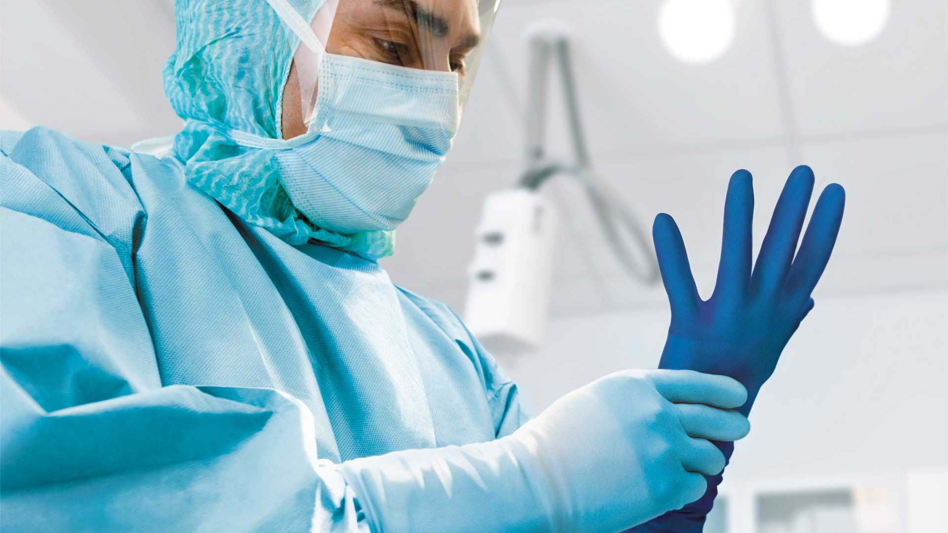 Защита стерильных. Врач в маске и перчатках. Средства индивидуальной защиты медработников. Медицинские перчатки для хирурга. СИЗ маски перчатки.