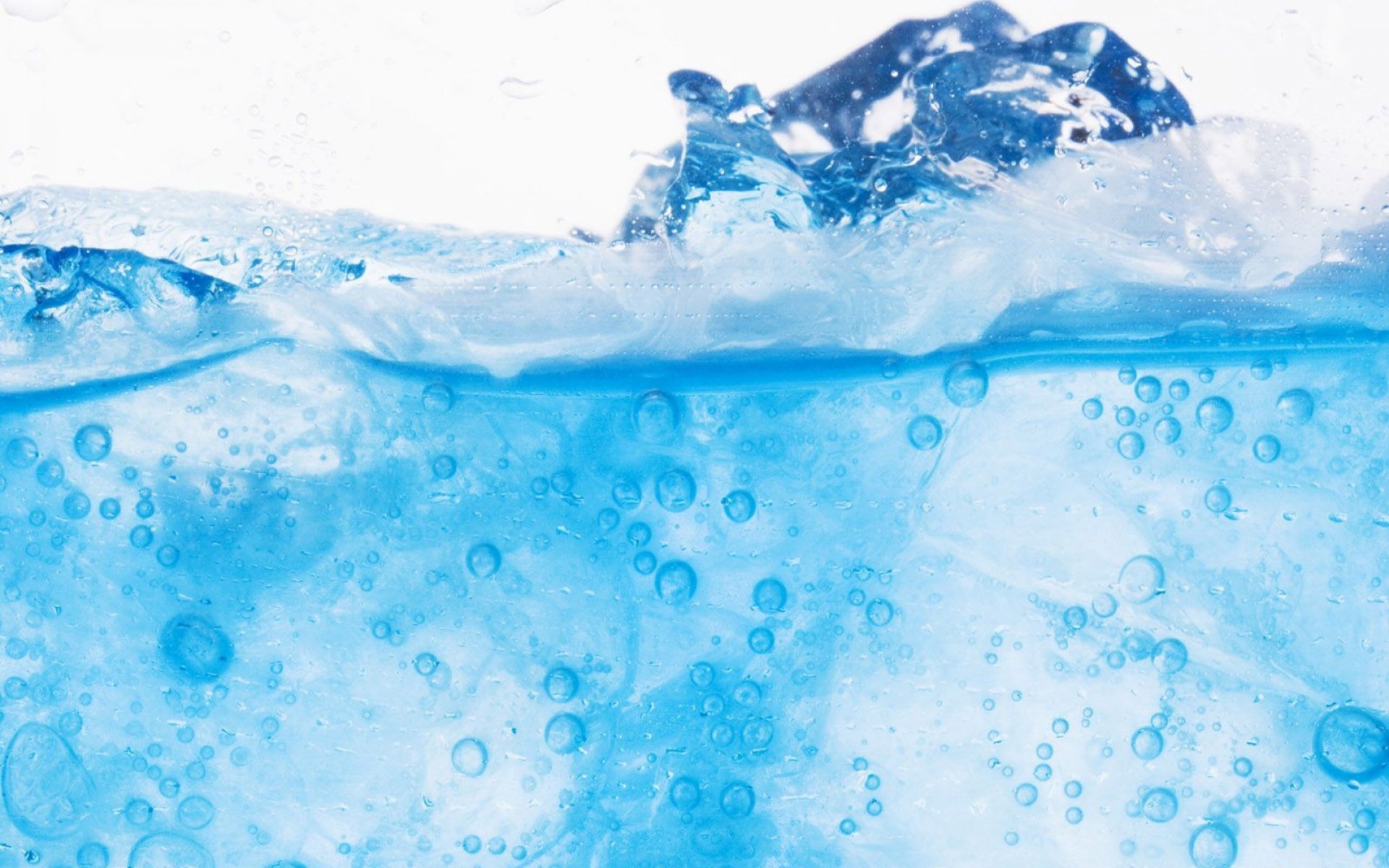 Жидкий лед с водой. Вода фон. Вода обои. Голубая вода. Водный фон.