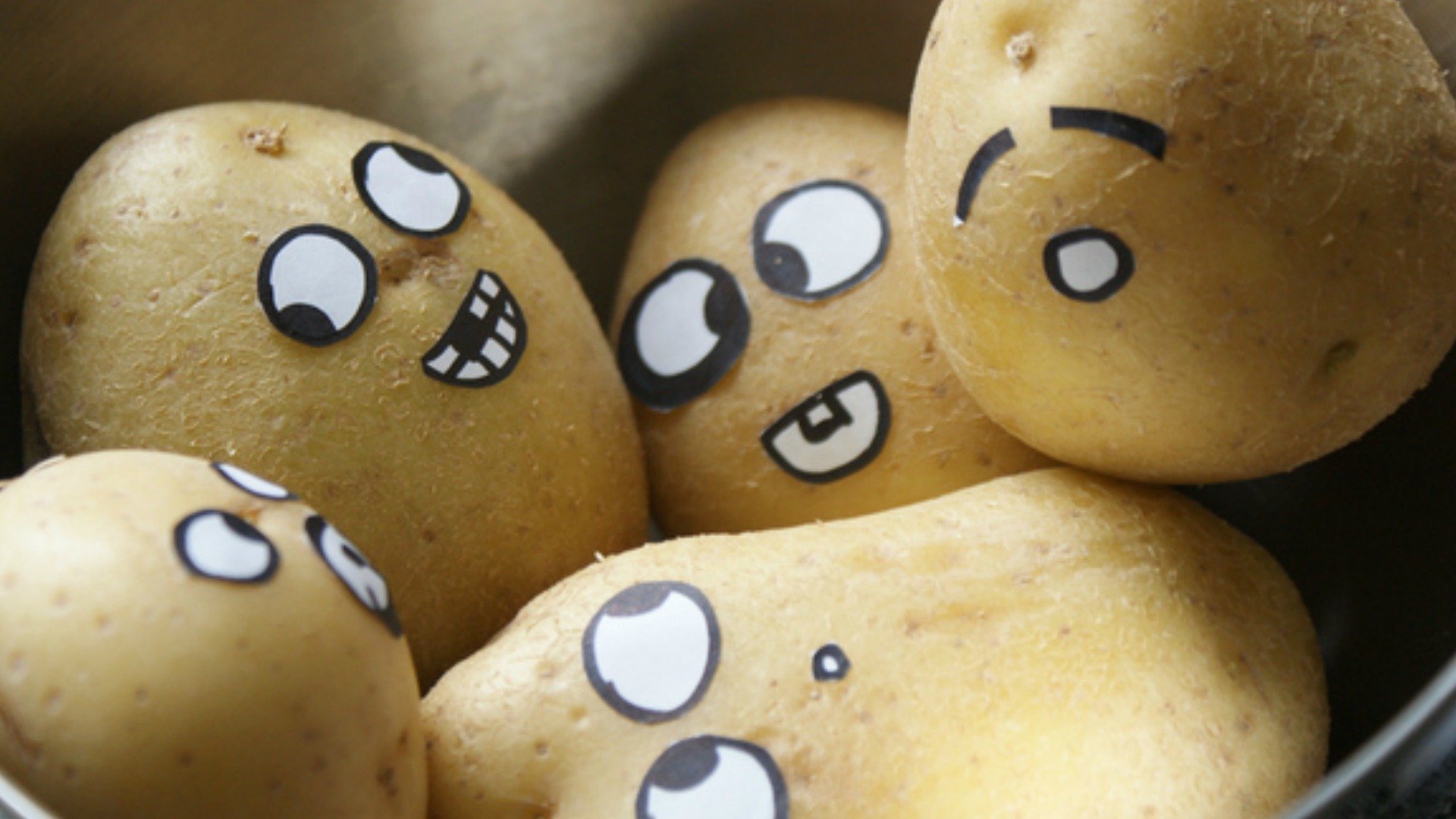 Картошка с глазками. Картофель. Картошка улыбается. Веселая картошка. Глазки картофеля.