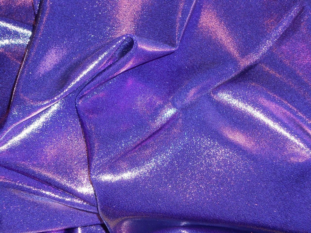 Перламутровый фиолетовый. Metallic-perlamutr ткань. Ткань с блеском. Блестящая ткань. Переливающаяся ткань.