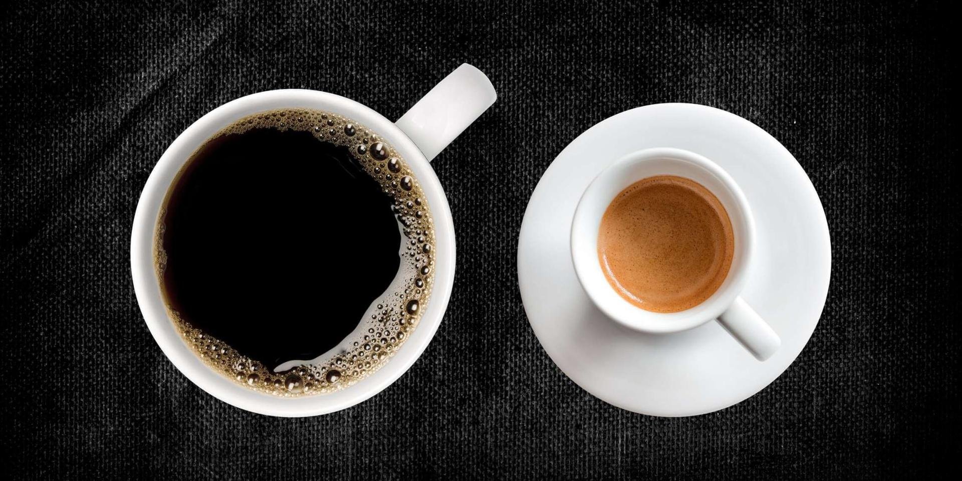 Чашка эспрессо кофеин. Эспрессо vs американо. Капучино американо, черный кофе. Чашка кофе вид сверху. Чашка кофе сверху.