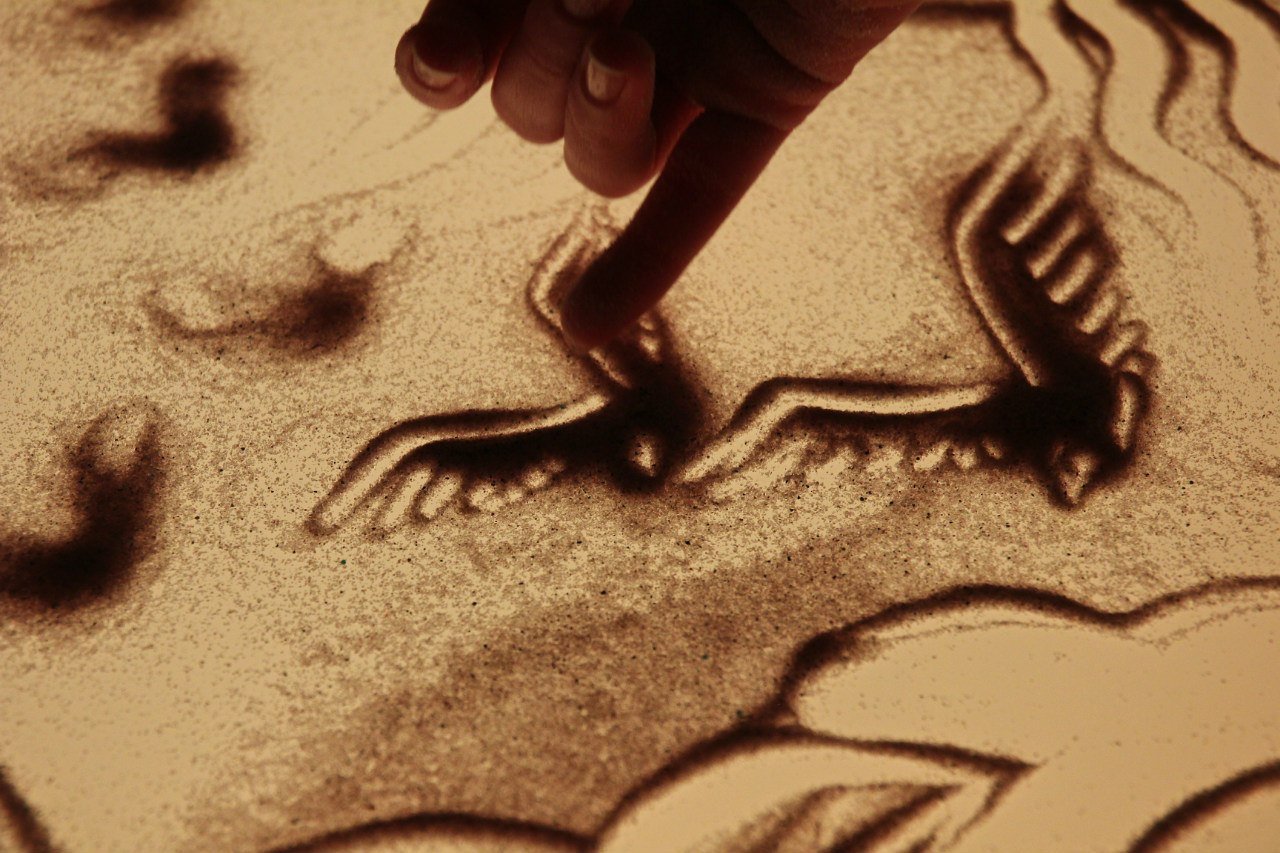 Рисование песком орнамент