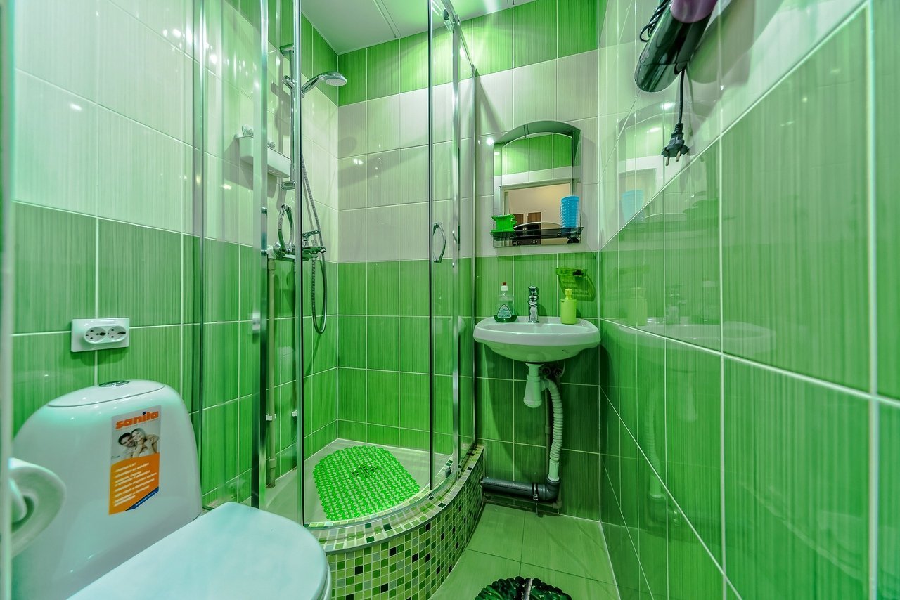 Туалет цвет зеленый. Салатовая ванная комната. Ванная в зеленых тонах. Ванная комната в салатовых тонах. Ванная в зеленом цвете.