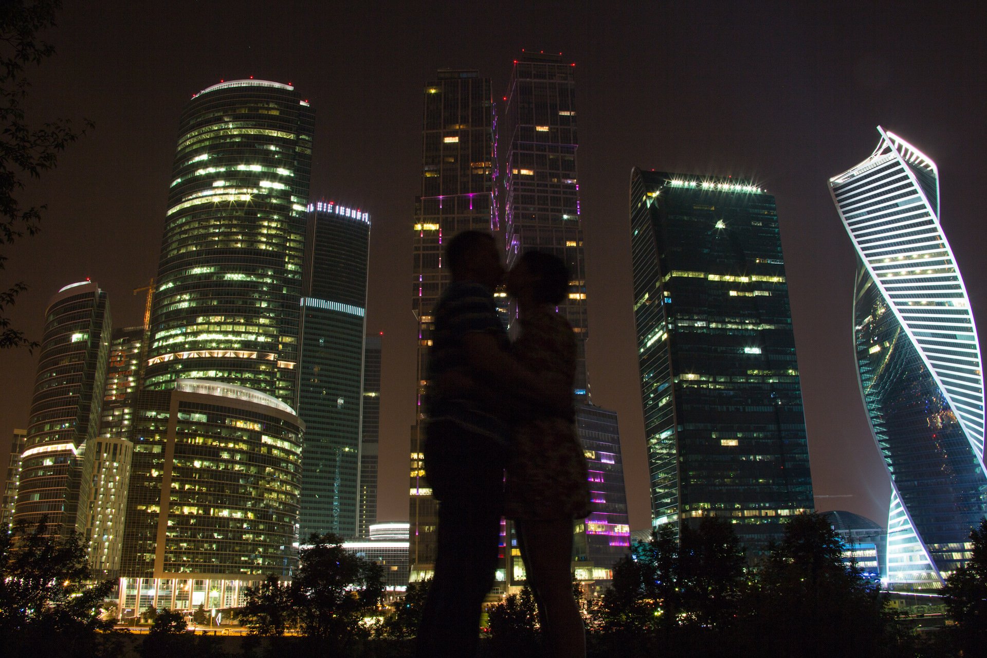 Москва сити фото людей. Красивые высотки. Москва Сити. Красивые небоскребы. Москва Сити ночью.