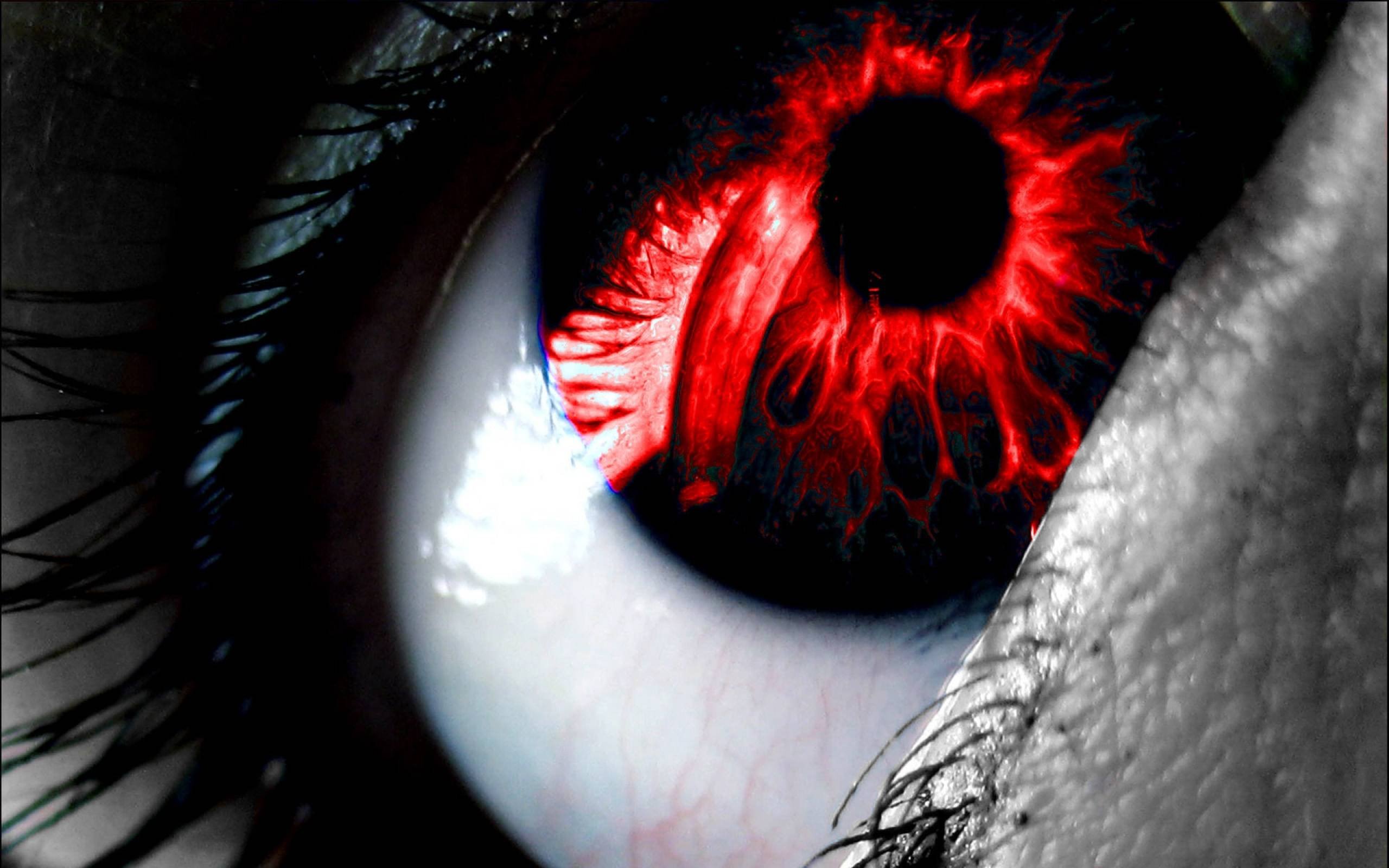 Красные глаза фото на черном фоне