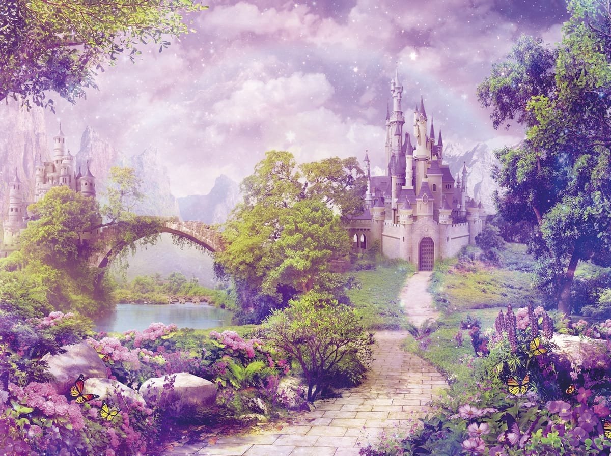Замок в фиолетовых цветах