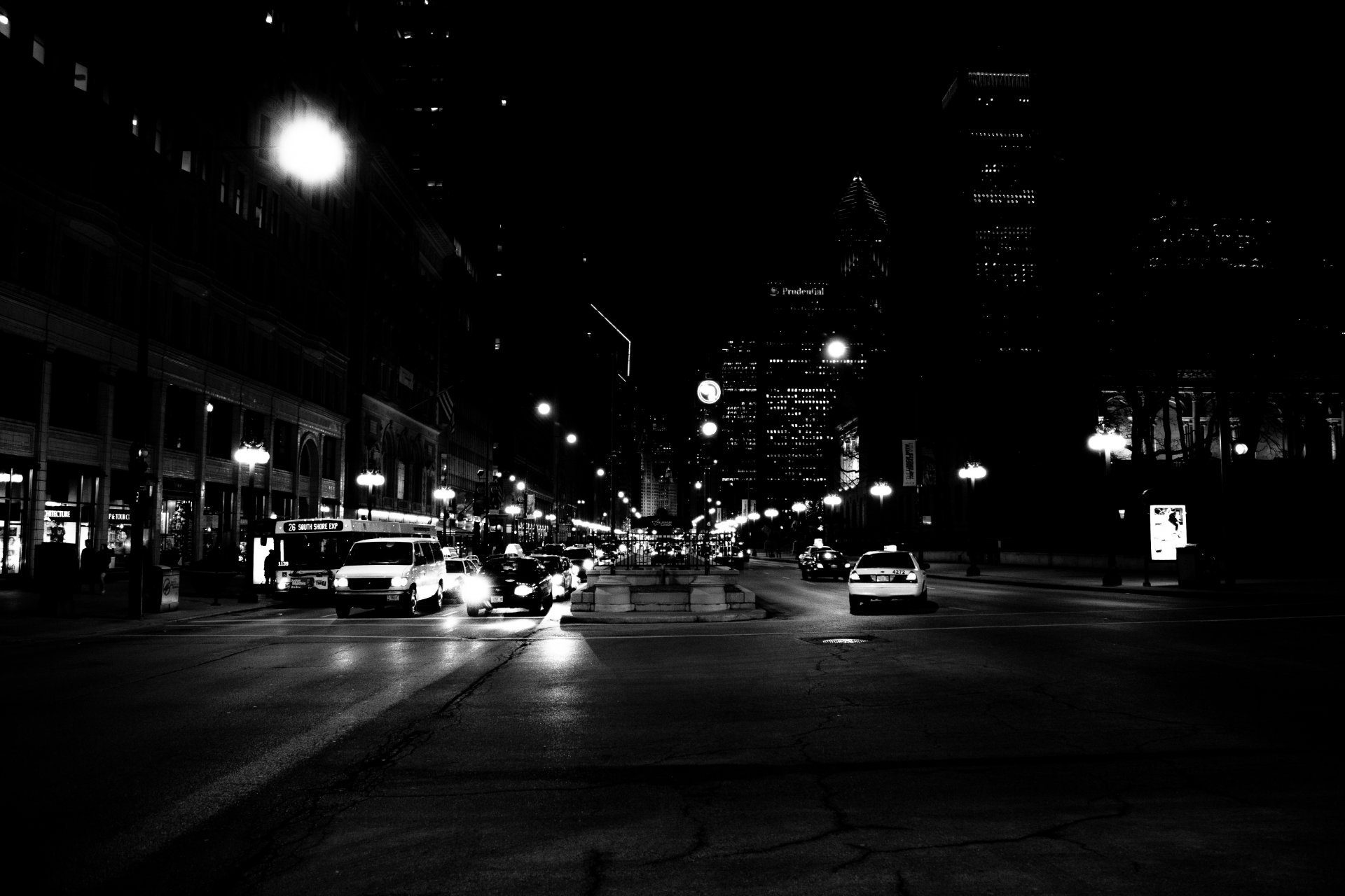 фото улицы черно белые