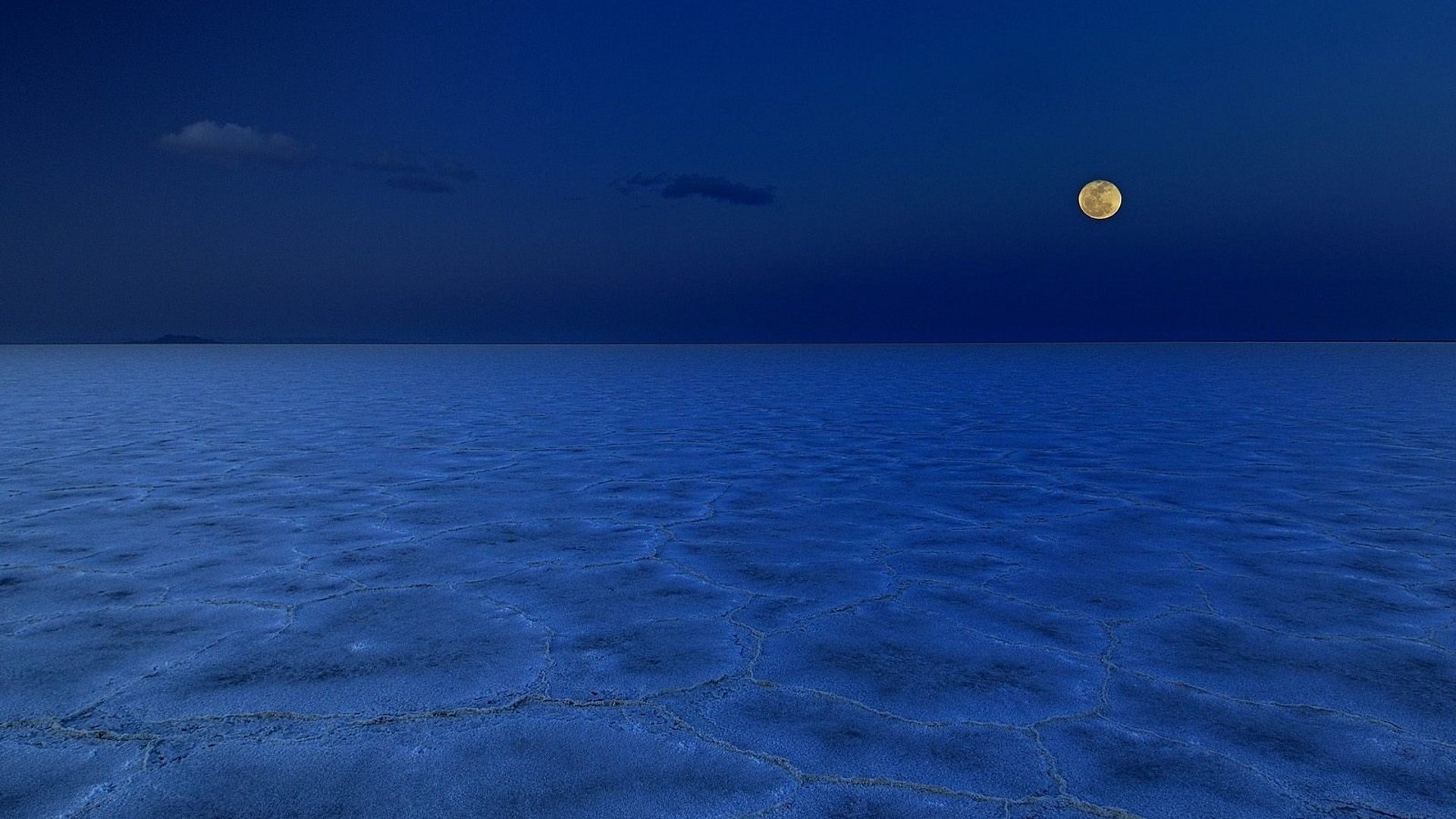 Моря океаны луны. Ночь в море. Океан ночью. Лунная ночь. Луна и море.