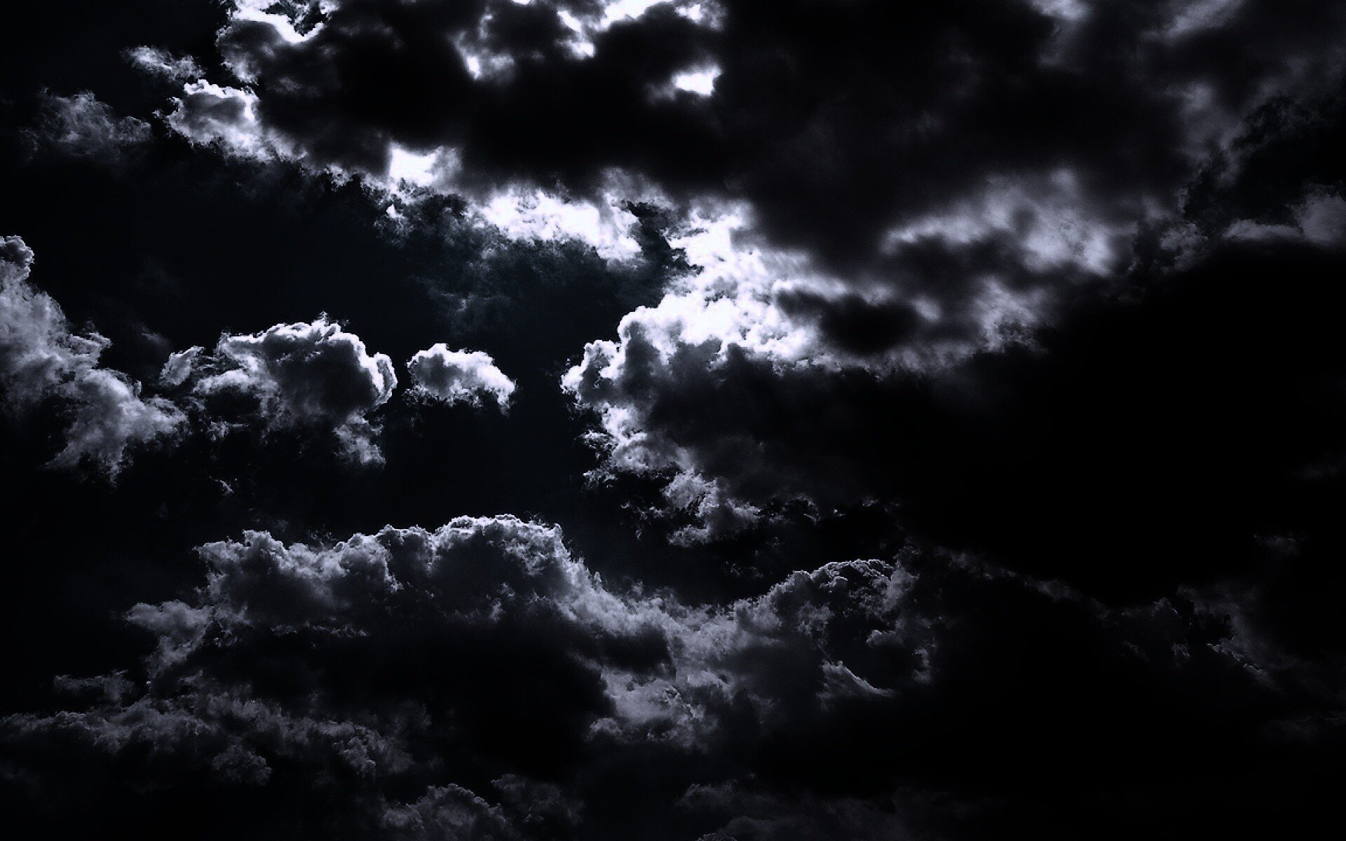 Темное густое облако