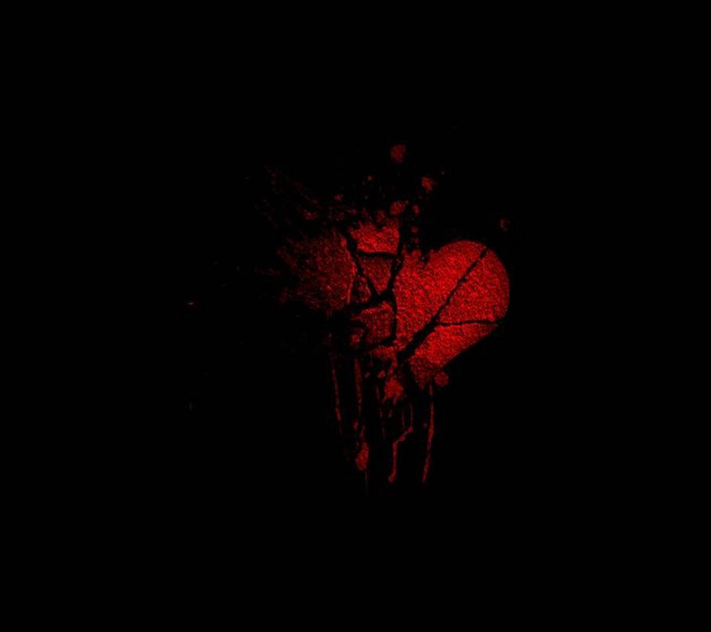 Разбитая ава. Расколотое сердце на черном фоне. Кровавое сердце на черном фоне. Разбитое сердце обои.