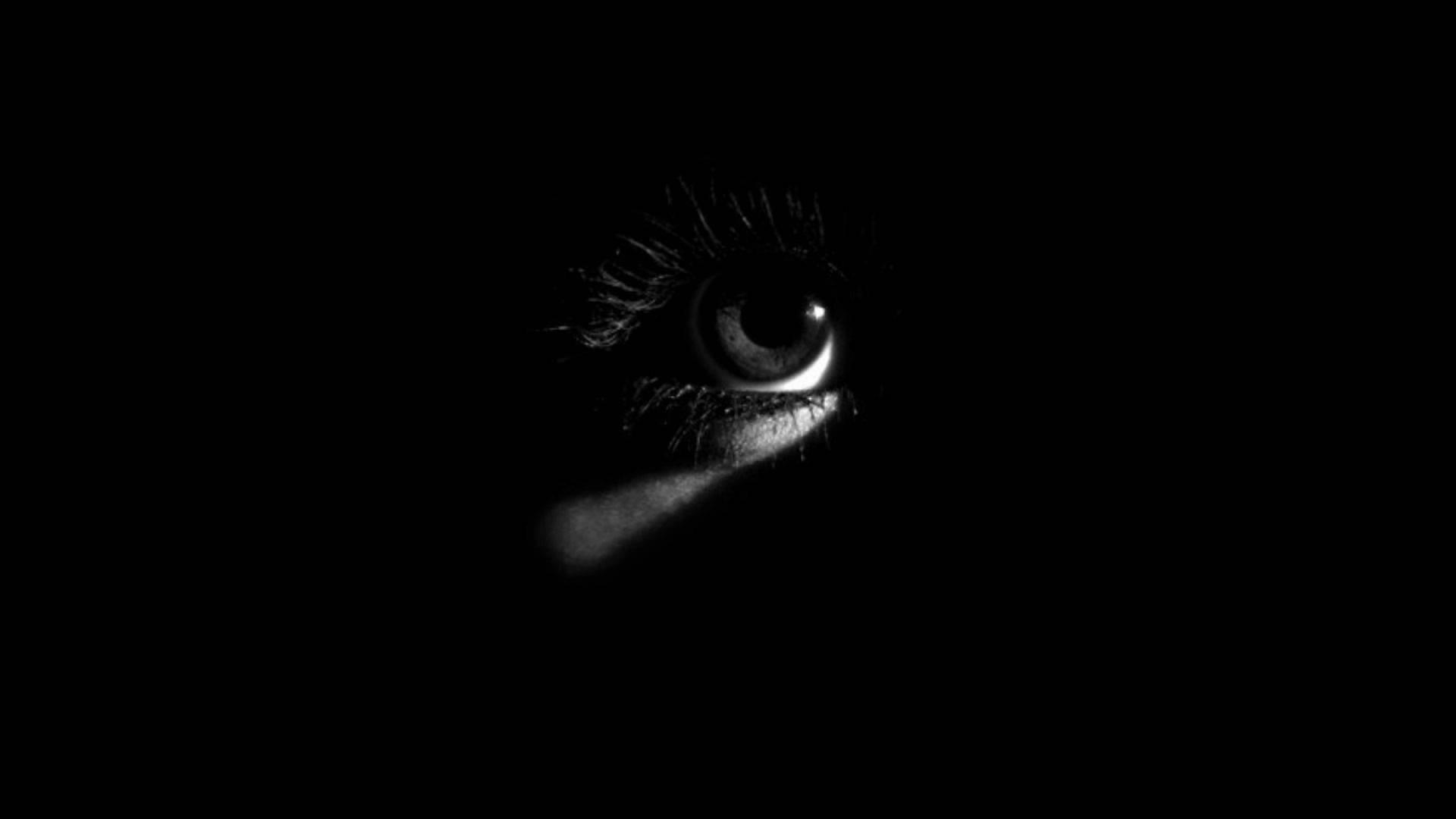 Глаза из Темноты