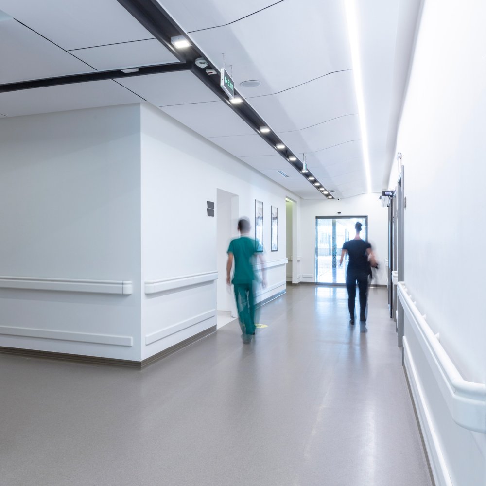 Стена коридора больницы