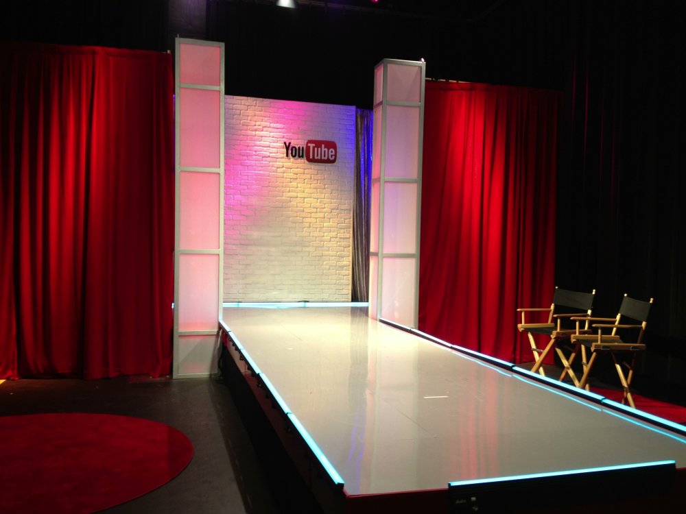 Подиум показ мод