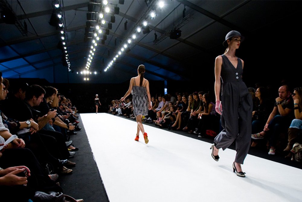 Подиум показ