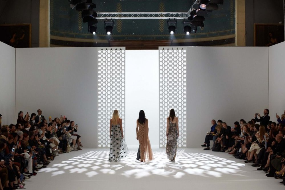 Модный показ подиум